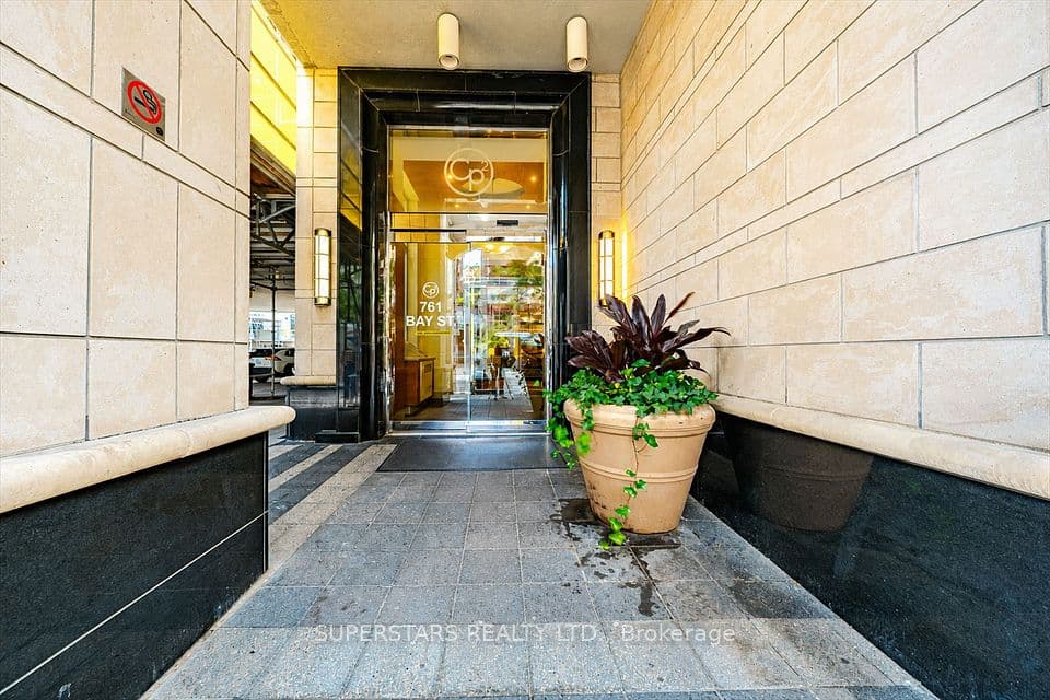 761 Bay Street 1813, Toronto, ON M5G 2R2 – photo 2