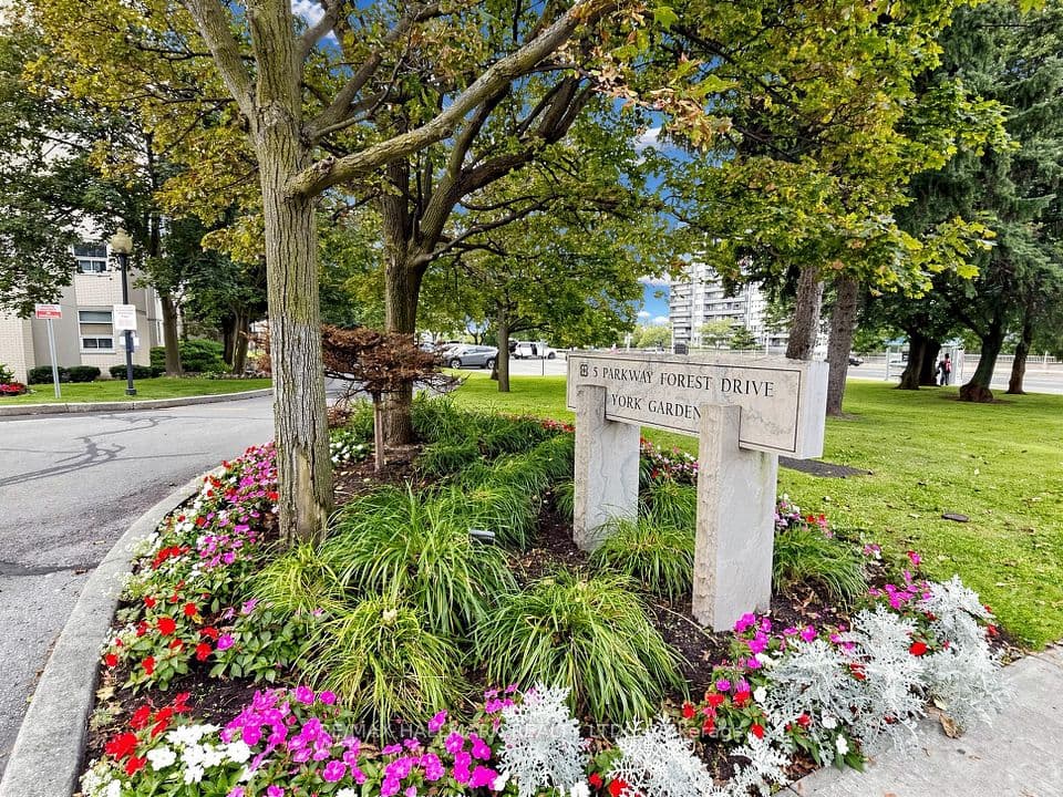 5 Parkway Forest Drive 1609, Toronto, ON M2J 1L2 – photo 3