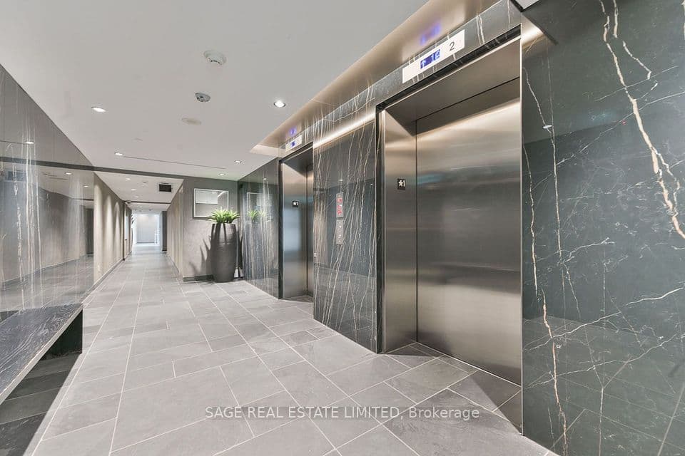 95 Bathurst Street 914, Toronto, ON M5V 0H7 – photo 2