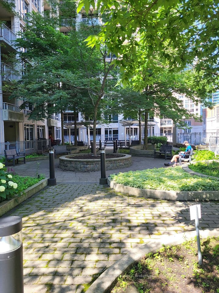 21 Grand Magazine Street 908, Toronto, ON M5V 1B5 – main photo