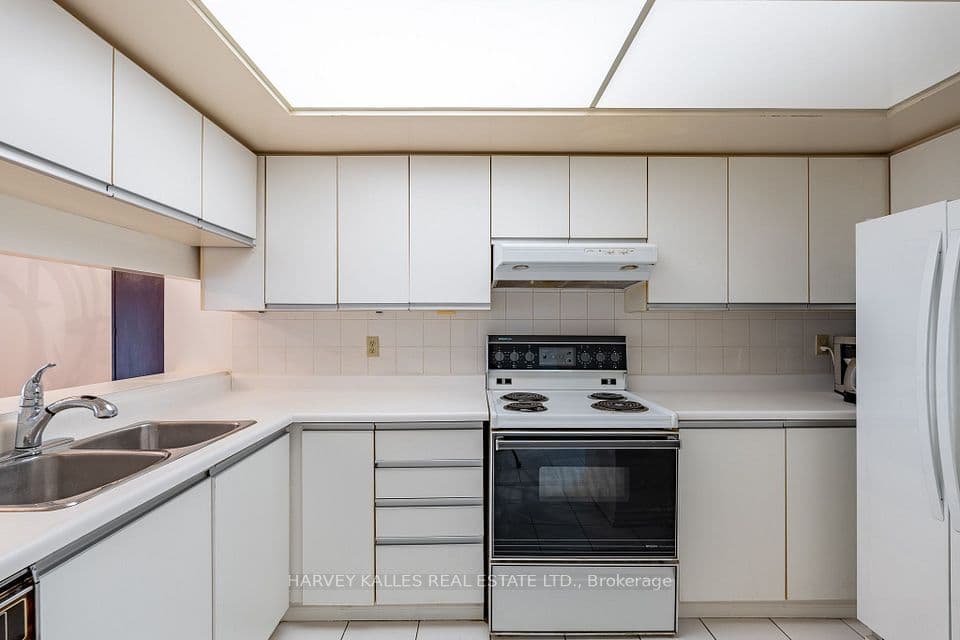 5 Kenneth Avenue 205, Toronto, ON M2N 6M7 – photo 3