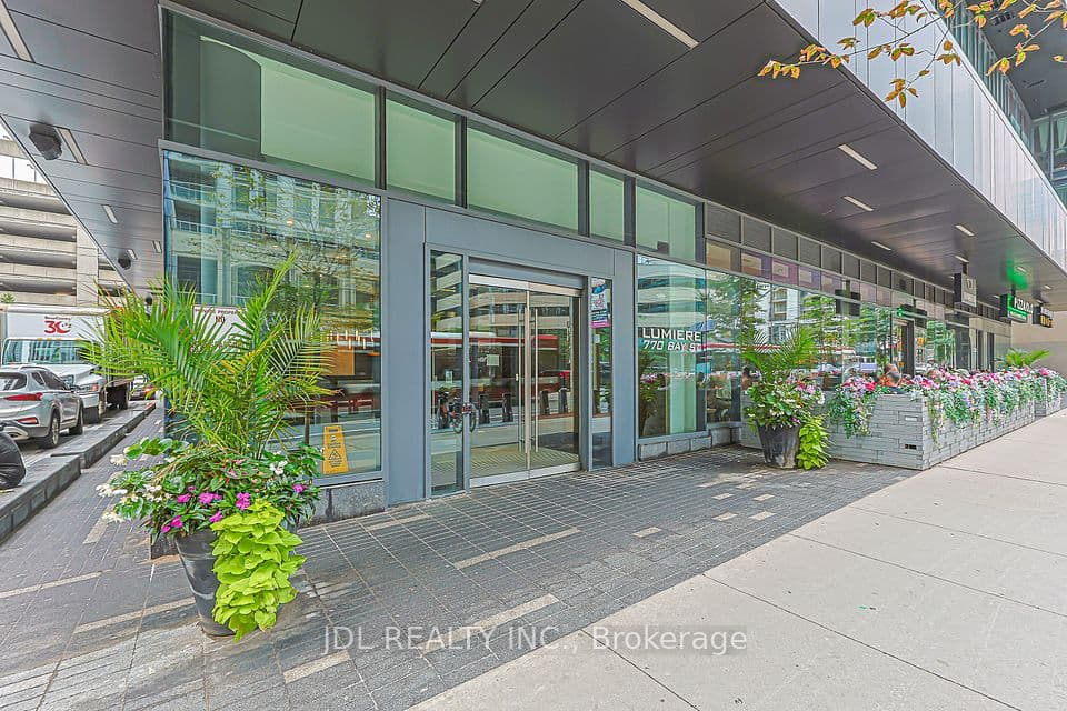 770 Bay Street 1105, Toronto, ON M5G 0A6 – photo 2