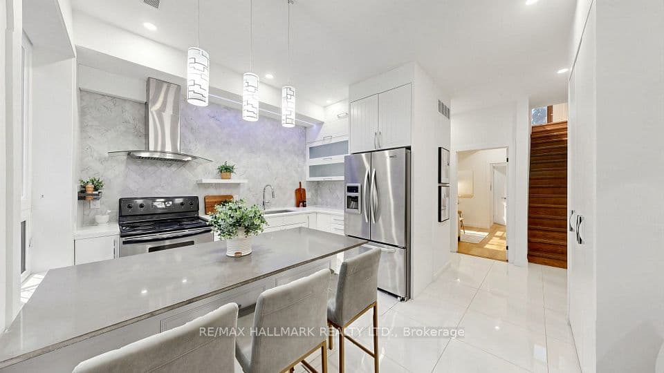 31 1/2 Granby Street, Toronto, ON M5B 1H8 – photo 2