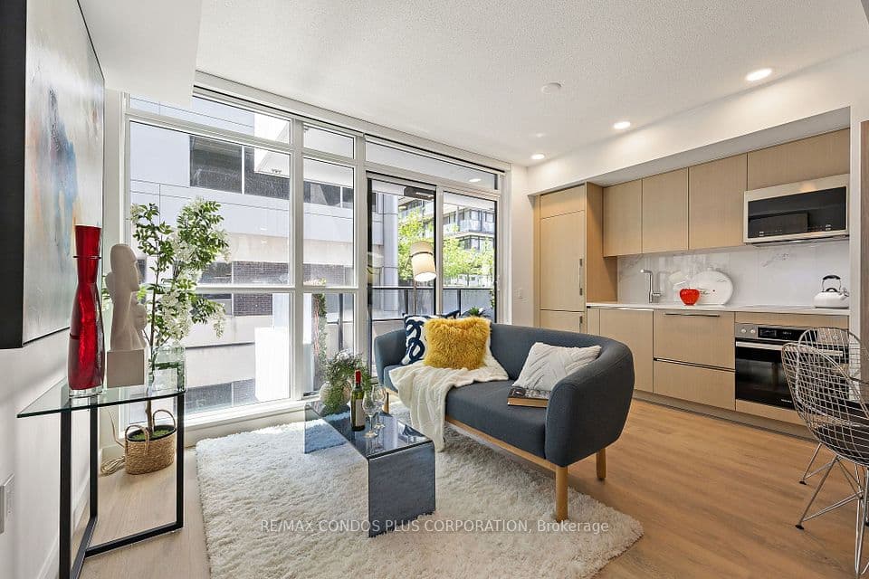 38 Widmer Street 810, Toronto, ON M5V 0P7 – photo 2