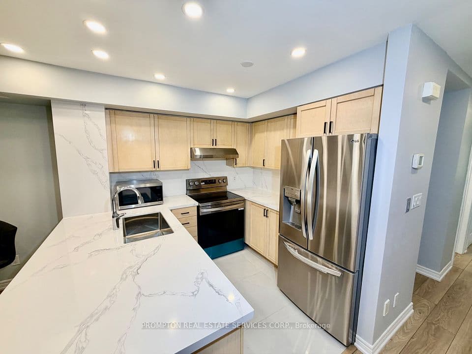 285 ANTIBES Drive 11, Toronto, ON M2R 3X9 – photo 2