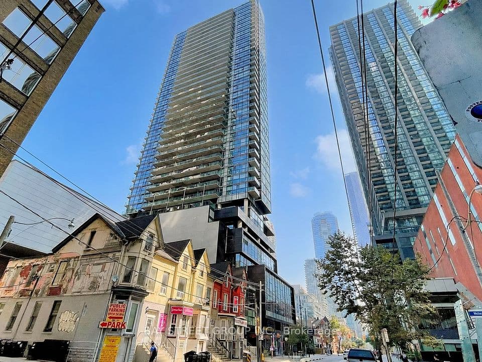 290 Adelaide Street W 1303, Toronto, ON M5V 0P3 – main photo