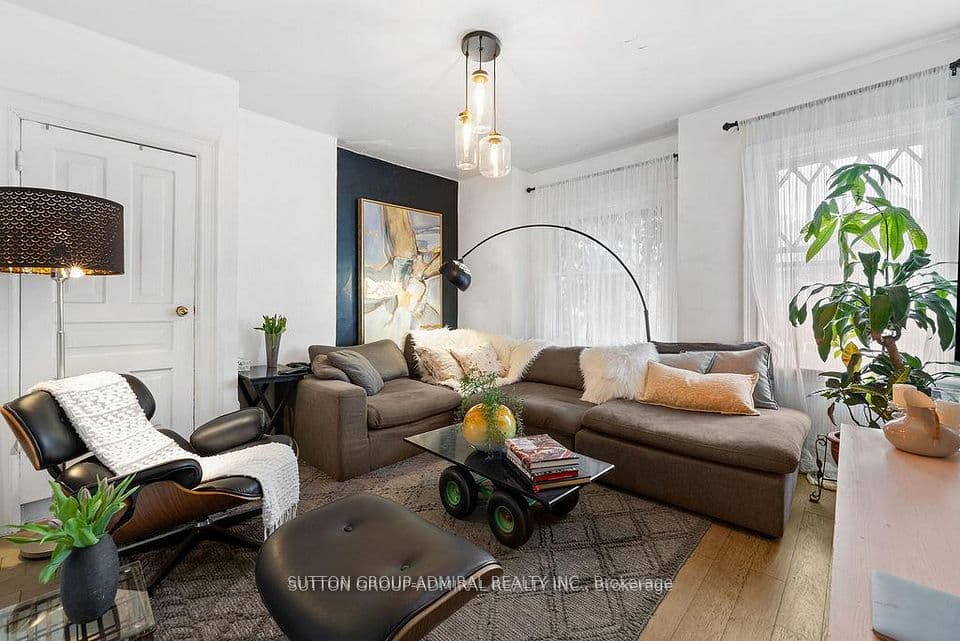40 Claremont Street, Toronto, ON M6J 2M5 – main photo