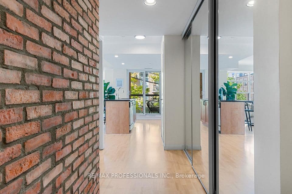 15 Stafford Street 205, Toronto, ON M5V 3X6 – photo 3