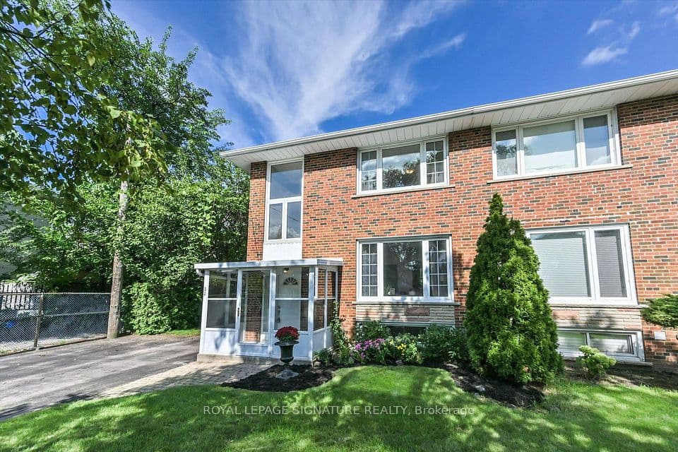 52 Daleside Crescent, Toronto, ON M4A 2H6 – main photo