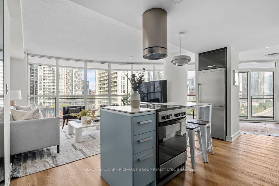 38 Dan Leckie Way 1208, Toronto, ON M5V 2V6 – main photo