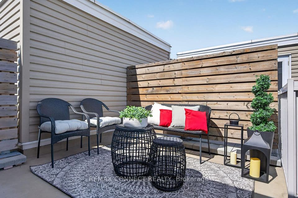 7B Crawford Street, Toronto, ON M6K 3M3 – main photo