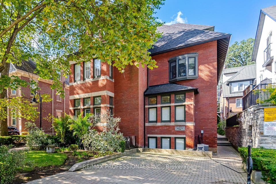 228 St George Street 10, Toronto, ON M5R 2N5 – main photo