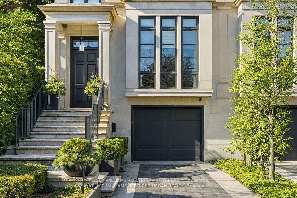 130 B Farnham Avenue, Toronto, ON M4V 1H4 – photo 3