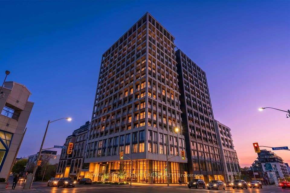 2020 Bathurst Street 1121, Toronto, ON M5P 0A6 – main photo