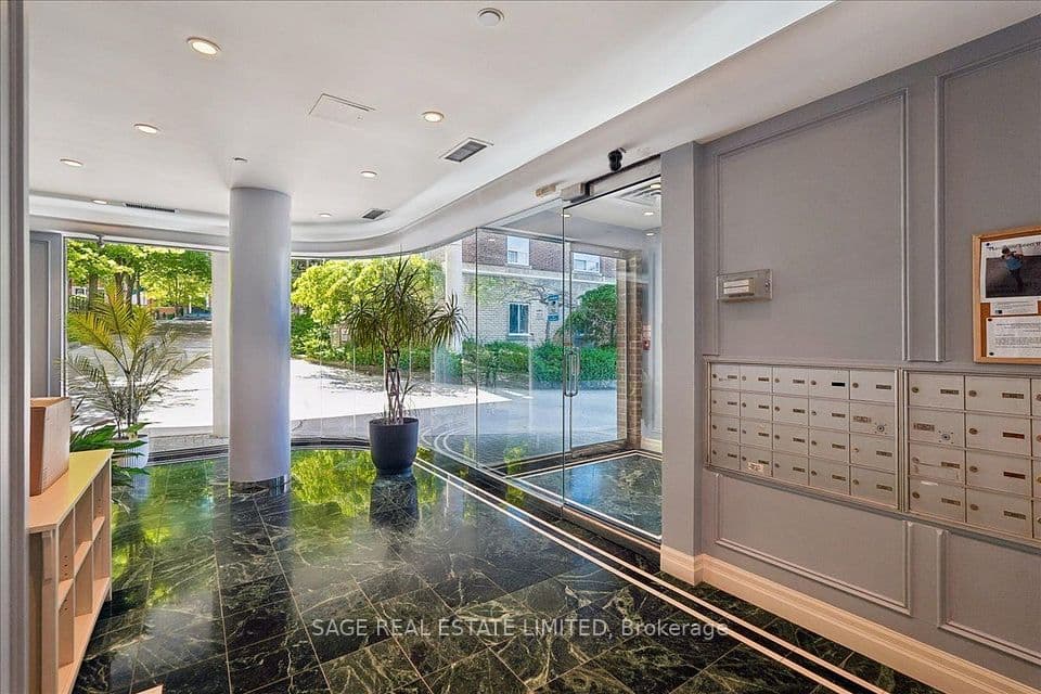 97 Lawton Boulevard 901, Toronto, ON M4V 1Z6 – photo 3