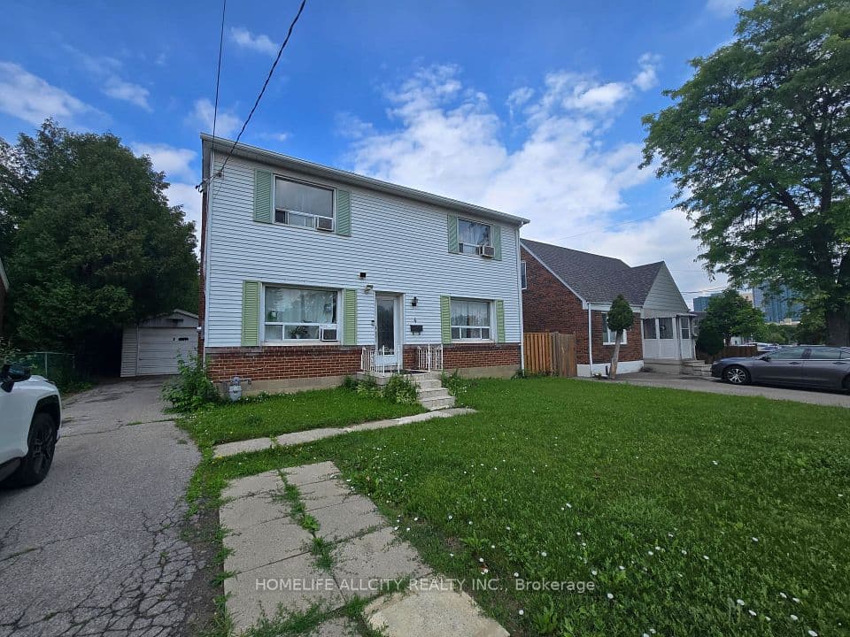 4 Bevdale Road, Toronto, ON M2N 2G2 – main photo