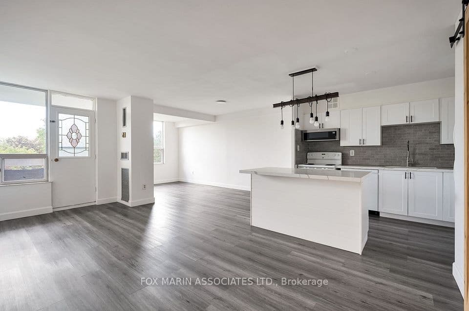 20 Edgecliff Golfway 312, Toronto, ON M3C 3A4 – main photo