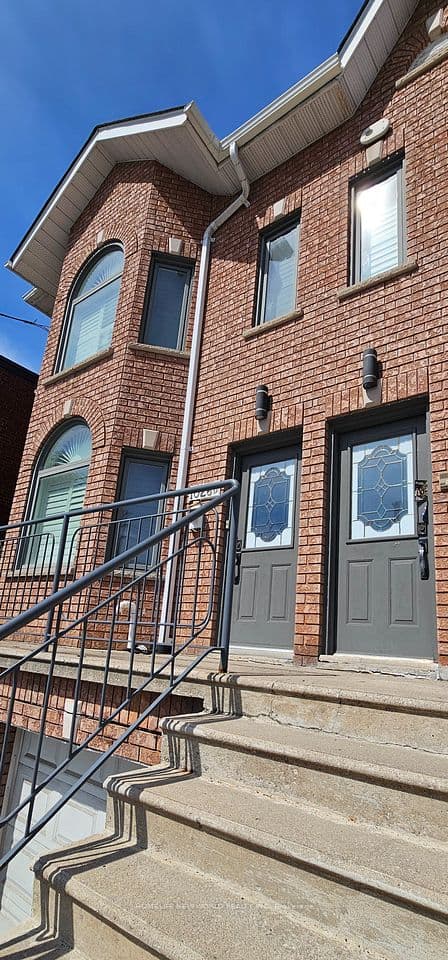 1026 B Davenport Road, Toronto, ON M6G 2B9 – photo 2