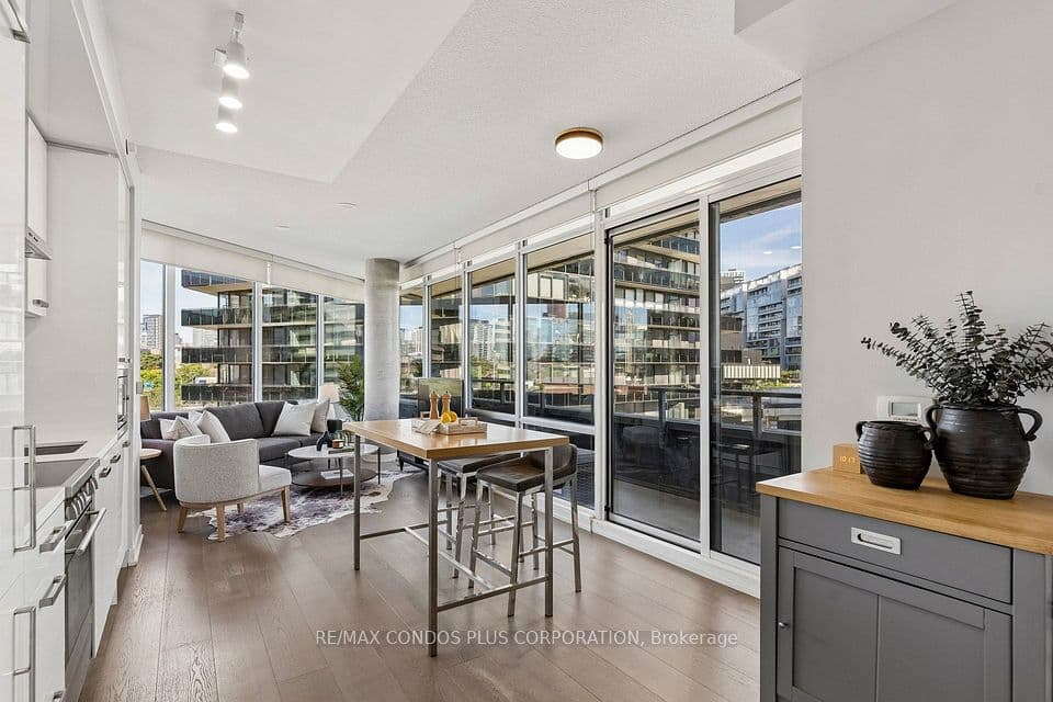 120 Bayview Avenue N405, Toronto, ON M5A 0G4 – photo 2