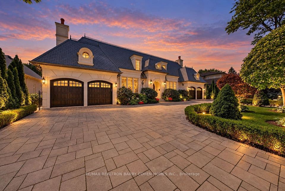 101 Forest Heights Boulevard, Toronto, ON M2L 2K7 – main photo