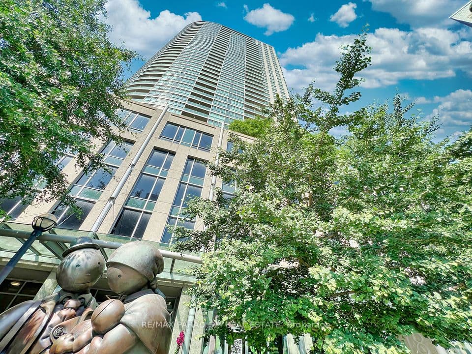 18 Yonge Street 3713, Toronto, ON M5E 1Z8 – photo 2