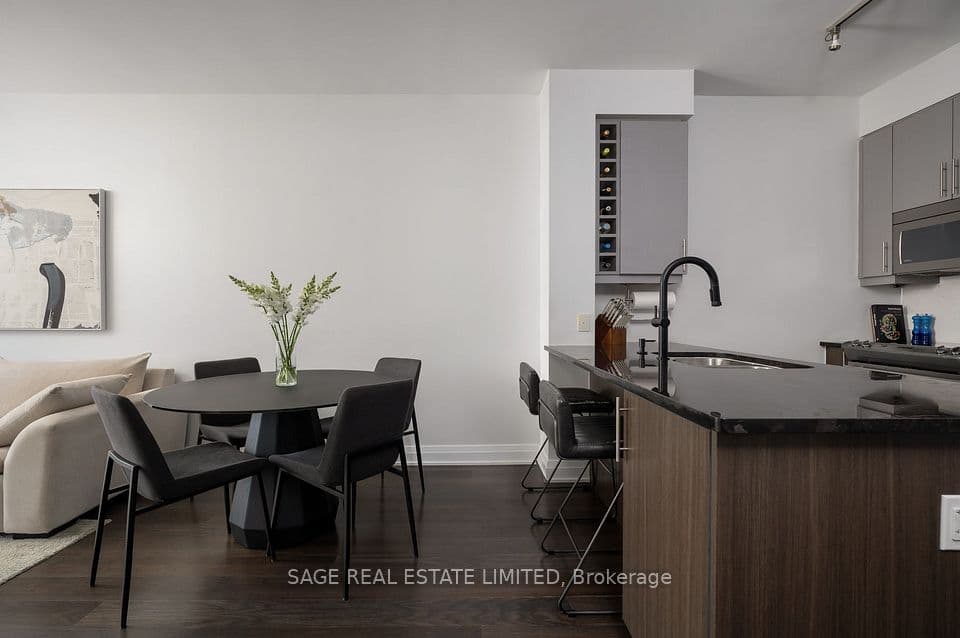 530 St Clair Avenue W 1409, Toronto, ON M6C 0A2 – main photo