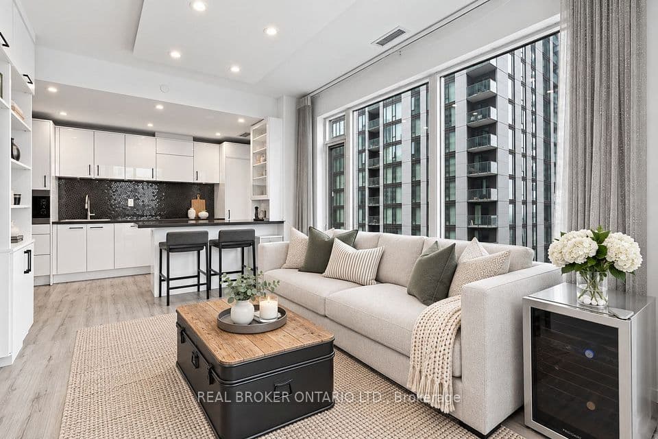 21 Widmer Street 2002, Toronto, ON M5V 0B8 – photo 2