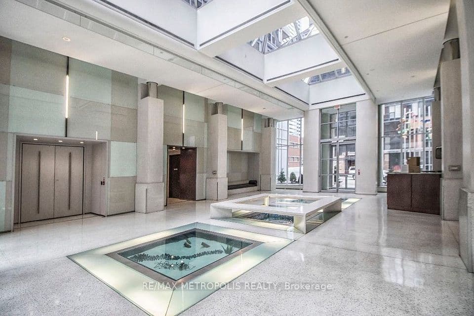 250 Wellington Street W 836, Toronto, ON M5V 2V4 – photo 2