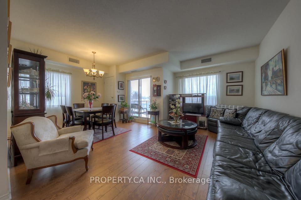 778 Sheppard Avenue W 301, Toronto, ON M3H 6B7 – main photo