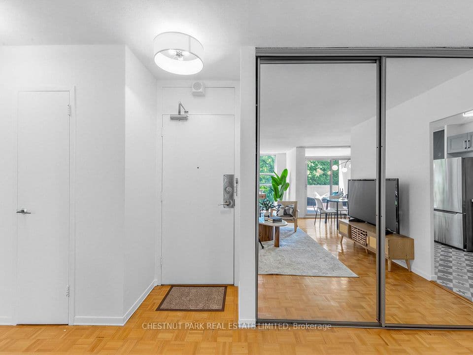 40 Homewood Avenue 414, Toronto, ON M4Y 2K2 – photo 2