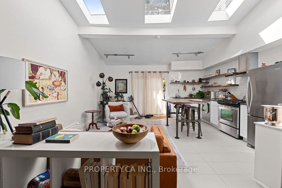 195 Niagara Street, Toronto, ON M5V 1C9 – photo 3