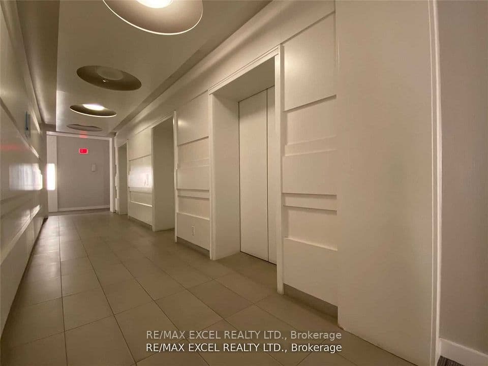 14 York Street 3704, Toronto, ON M5J 0B1 – photo 2