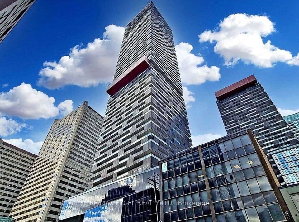 8 Eglinton Avenue E 5603, Toronto, ON M4P 0C1 – main photo