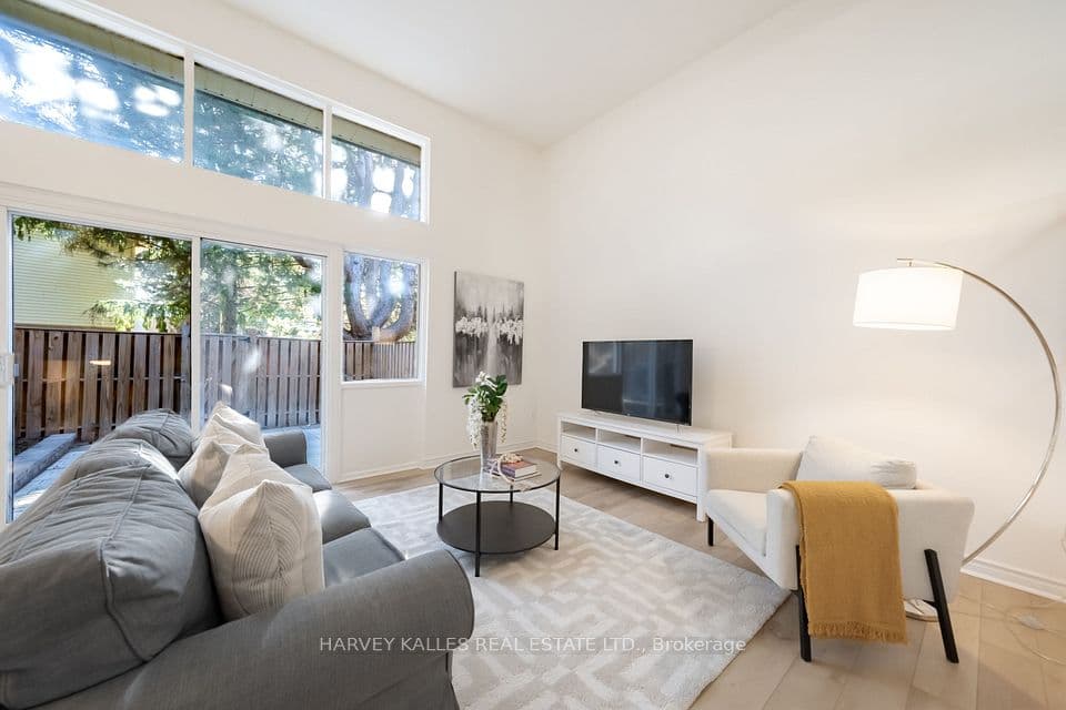102 Jenny Wren Way, Toronto, ON M2H 2Z2 – photo 2