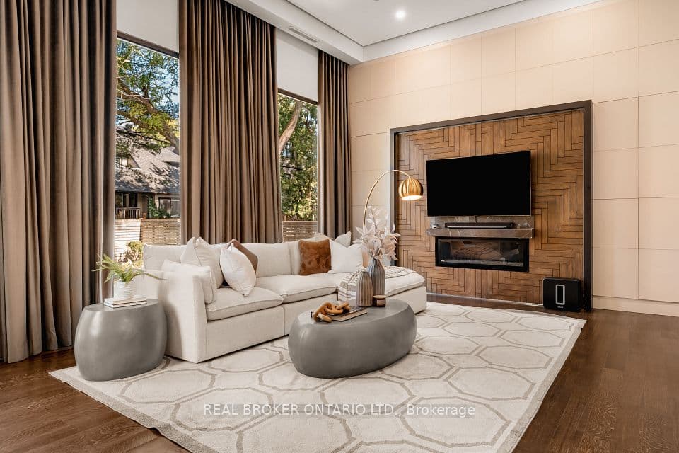 436 Glengarry Avenue, Toronto, ON M5M 1E8 – main photo