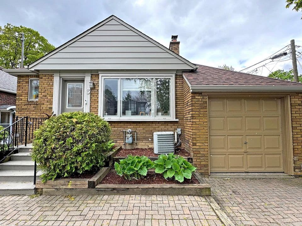 3 Kenrae Road, Toronto, ON M4G 1X9 – main photo
