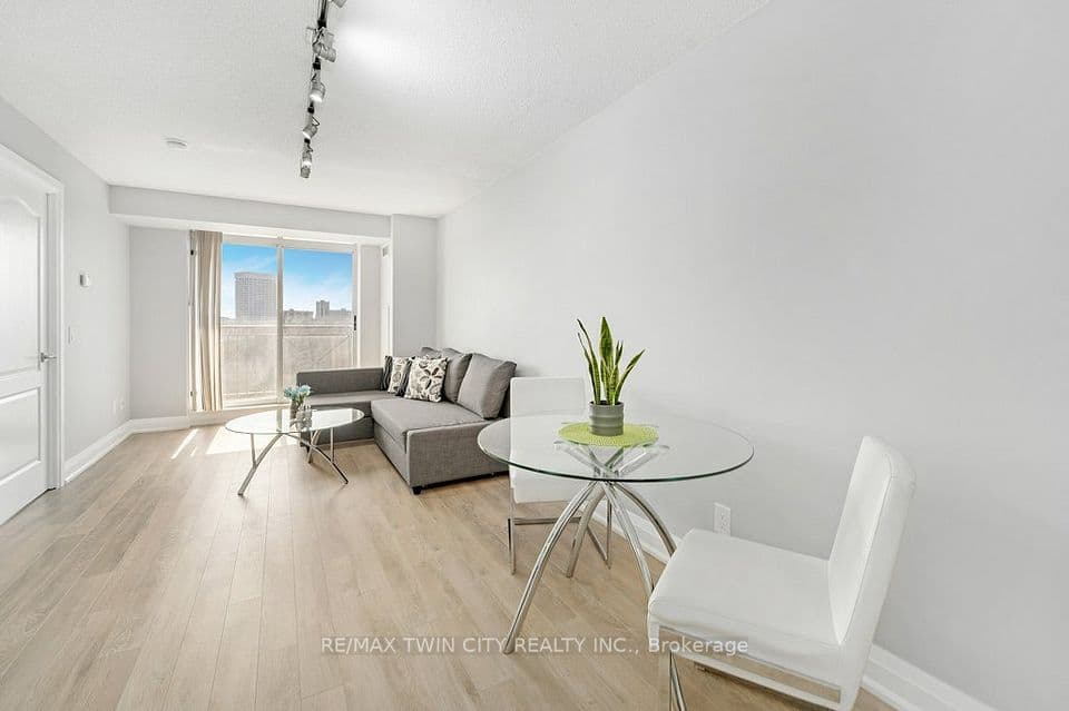 1103 Leslie Street 701, Toronto, ON M3C 4G8 – photo 3