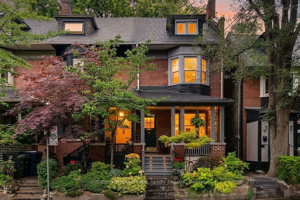 36 Aberdeen Avenue, Toronto, ON M4X 1A2 – main photo