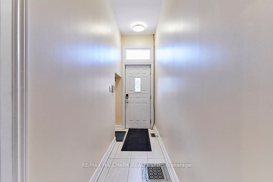 95 Wolseley Street, Toronto, ON M5T 1A4 – photo 2