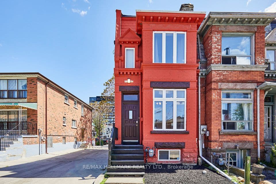 95 Wolseley Street, Toronto, ON M5T 1A4 – main photo