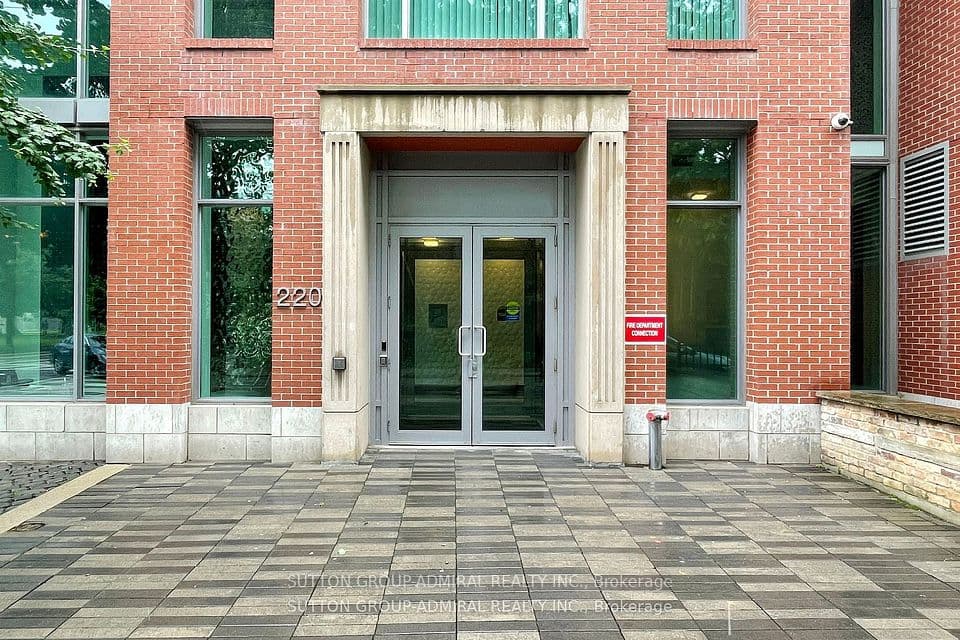 220 George Street 304, Toronto, ON M5A 2N1 – main photo