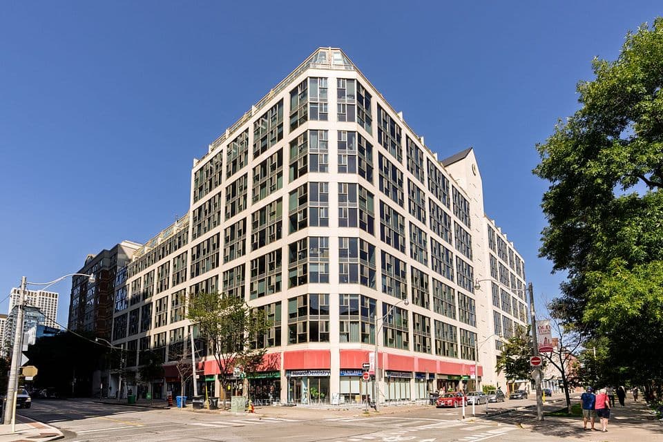 222 The Esplanade 907, Toronto, ON M5A 4M8 – main photo