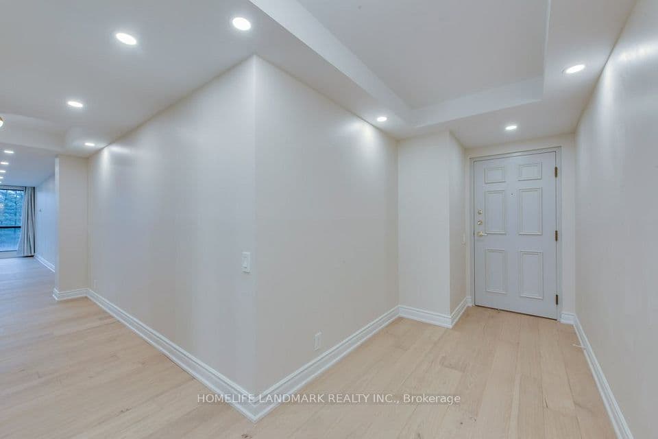 1 Concorde Place 306, Toronto, ON M3C 3K6 – photo 3