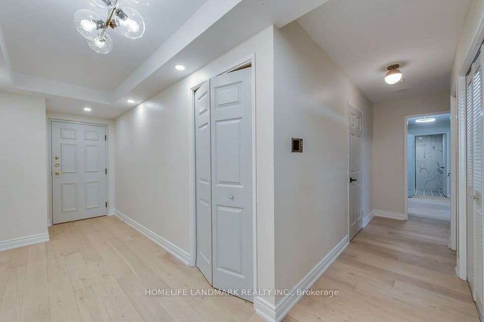 1 Concorde Place 306, Toronto, ON M3C 3K6 – photo 2
