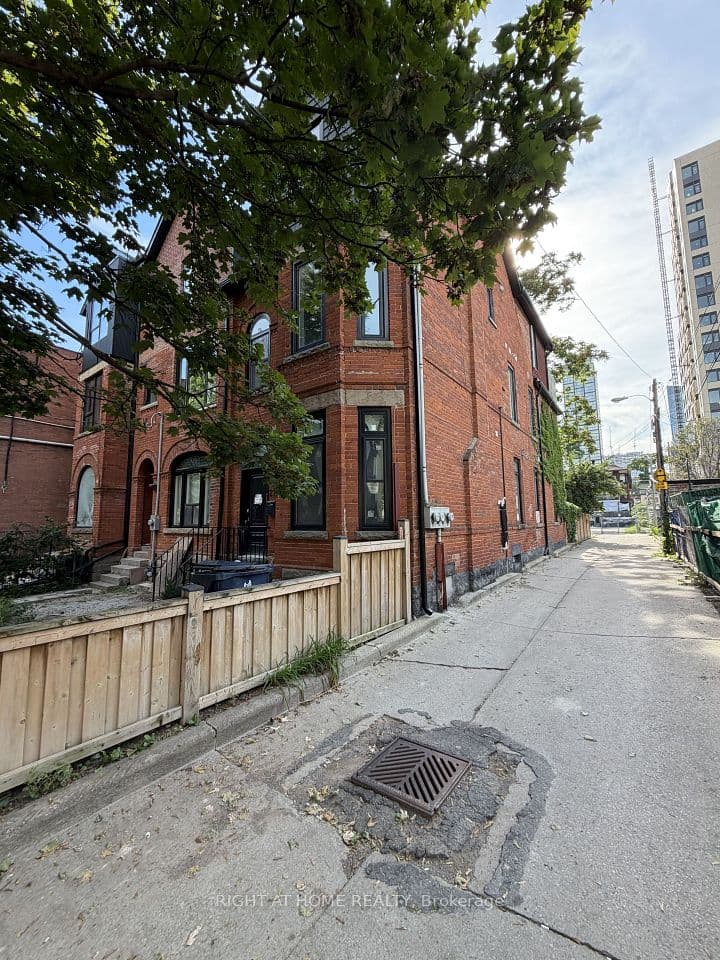 272 Seaton Street, Toronto, ON M5A 2T4 – photo 2