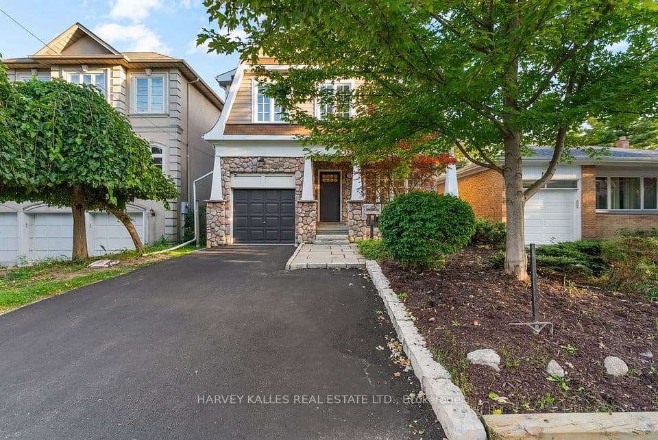 121 Johnston Avenue, Toronto, ON M2N 1H1 – main photo