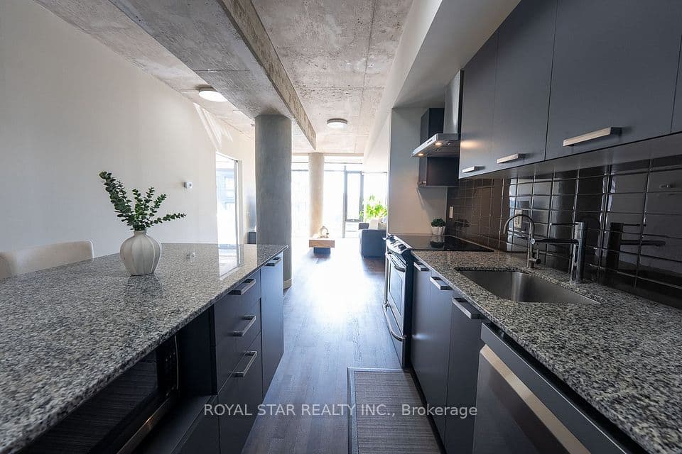 95 Bathurst Street 623, Toronto, ON M5V 0H7 – main photo