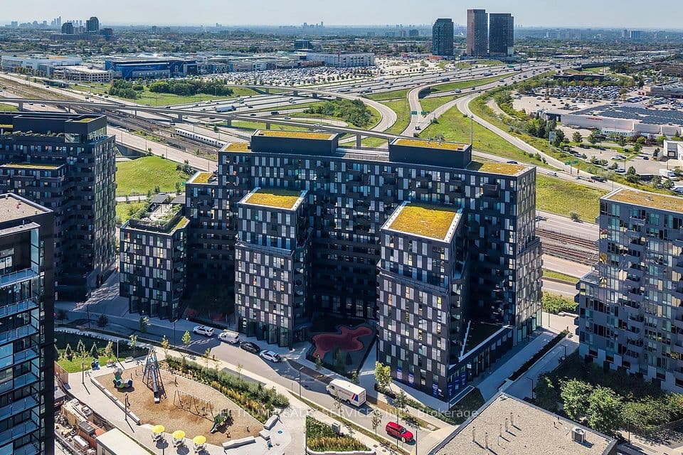 30 Tretti Way 427, Toronto, ON M3H 0E3 – main photo
