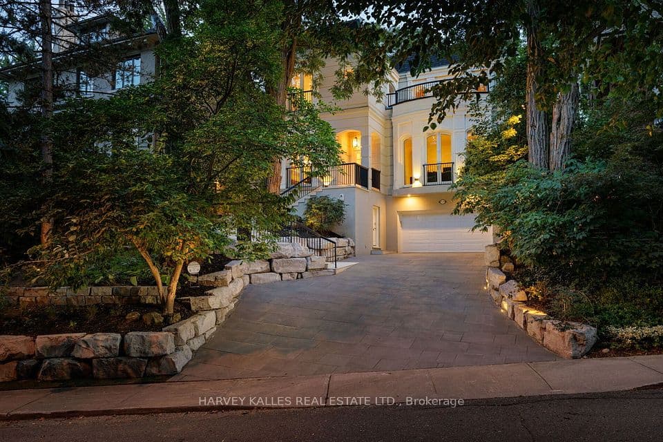 17A Avondale Road, Toronto, ON M4W 2R7 – main photo