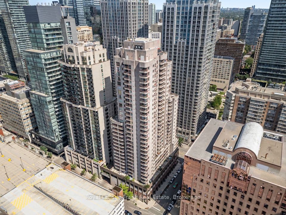 736 Bay Street 2910, Toronto, ON M5G 2M4 – main photo